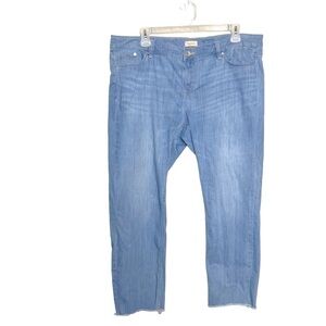 Triangle Curvy Fit Raw Hem Jeans